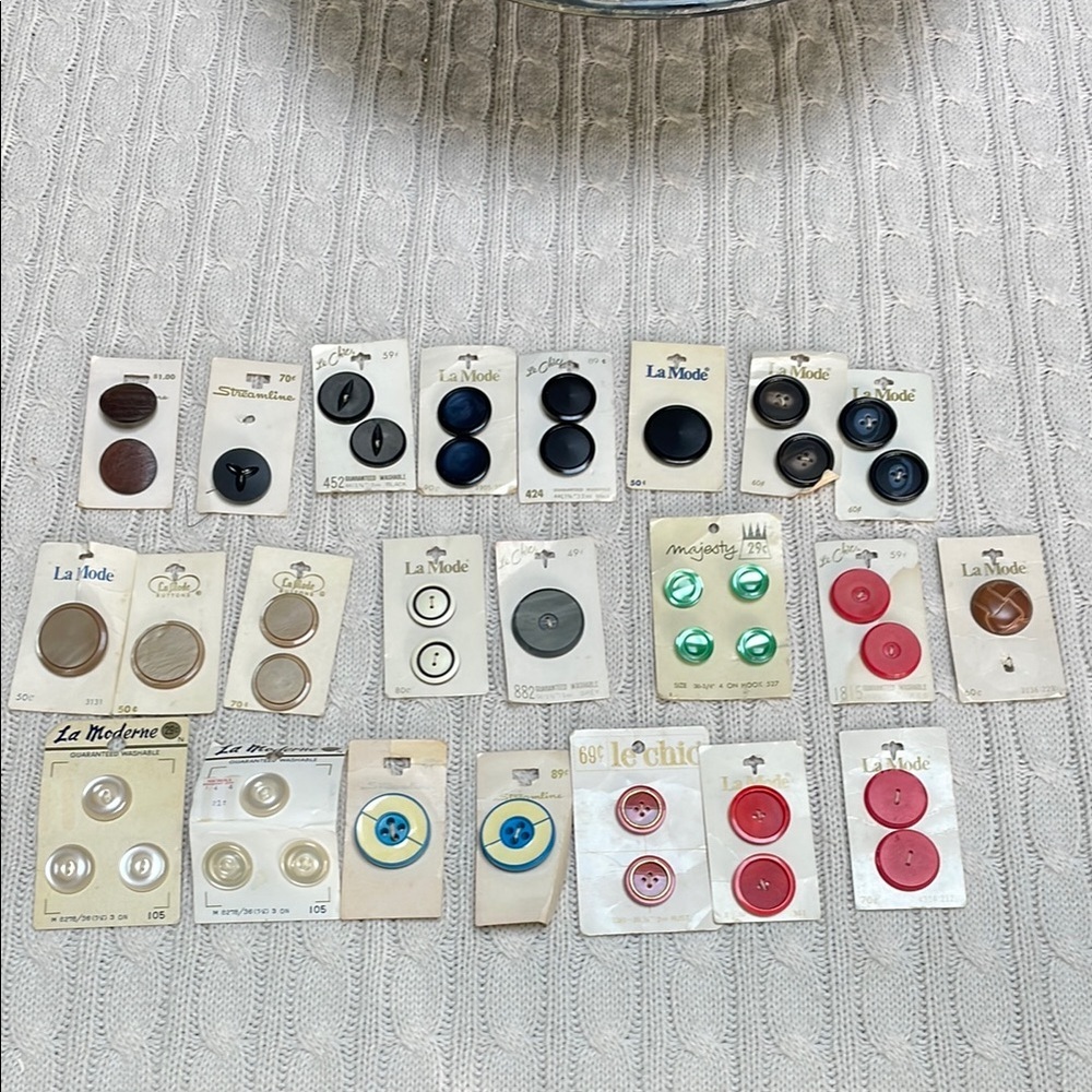 VTG Assorted Button Collection 42 total buttons on original cards Black blue red